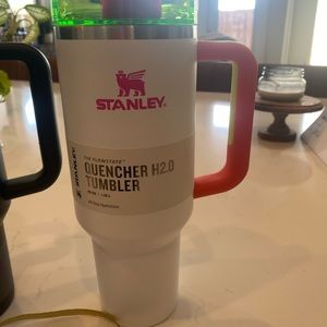 40 oz Neon White Stanley